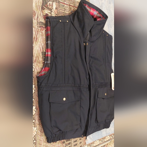 TRAIL'S END MADE FOR THE GREAT OUTDOORS Other - Men's Black Vest with Red Plaid Lining